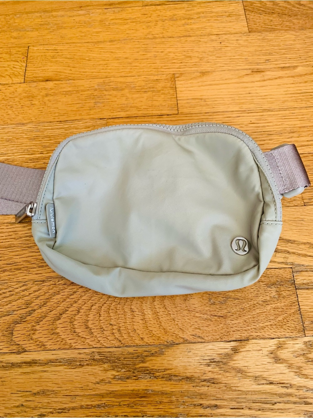 Lululemon Everywhere Belt Bag 1L, Water Resistant, Beige / Silver, LIKE NEW